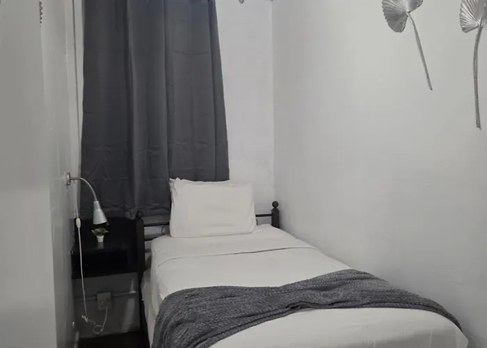 Hostel Az *